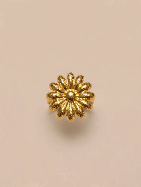 Daisy Bloom Gold Ring